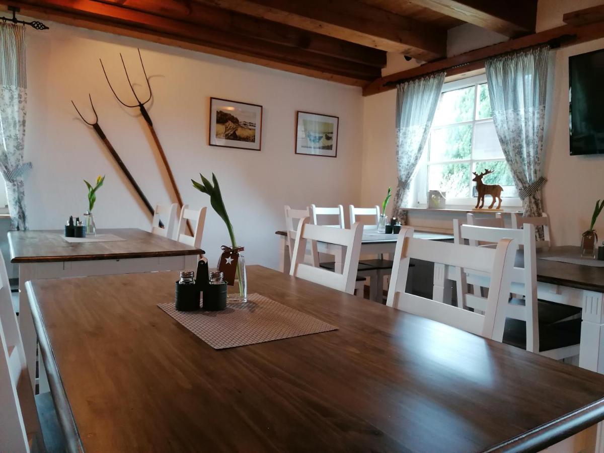 Boddenhus Auf Ruegen - Ferienwohnungen Und Pension Rappin Esterno foto