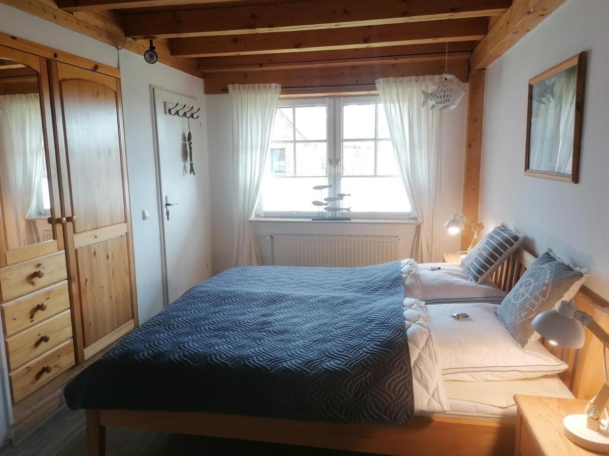 Boddenhus Auf Ruegen - Ferienwohnungen Und Pension Rappin Esterno foto