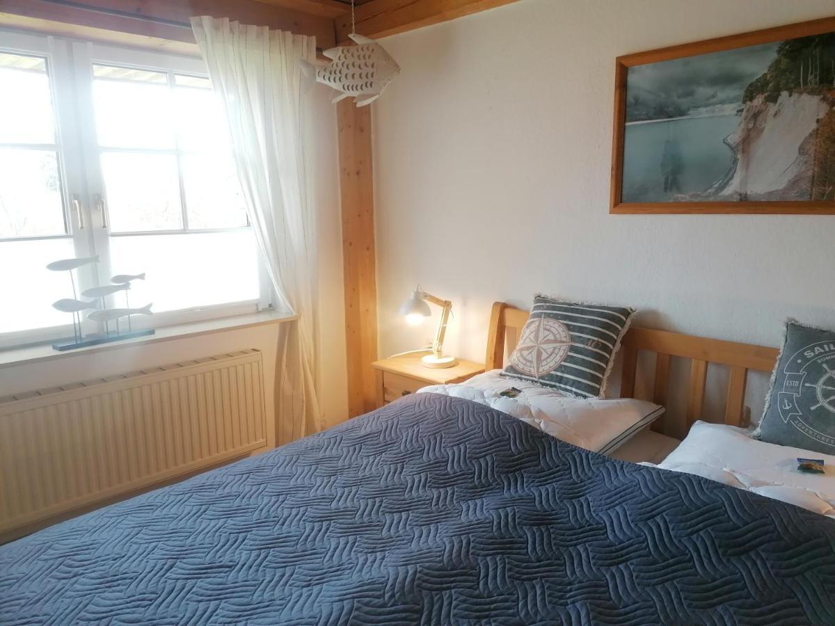 Boddenhus Auf Ruegen - Ferienwohnungen Und Pension Rappin Esterno foto