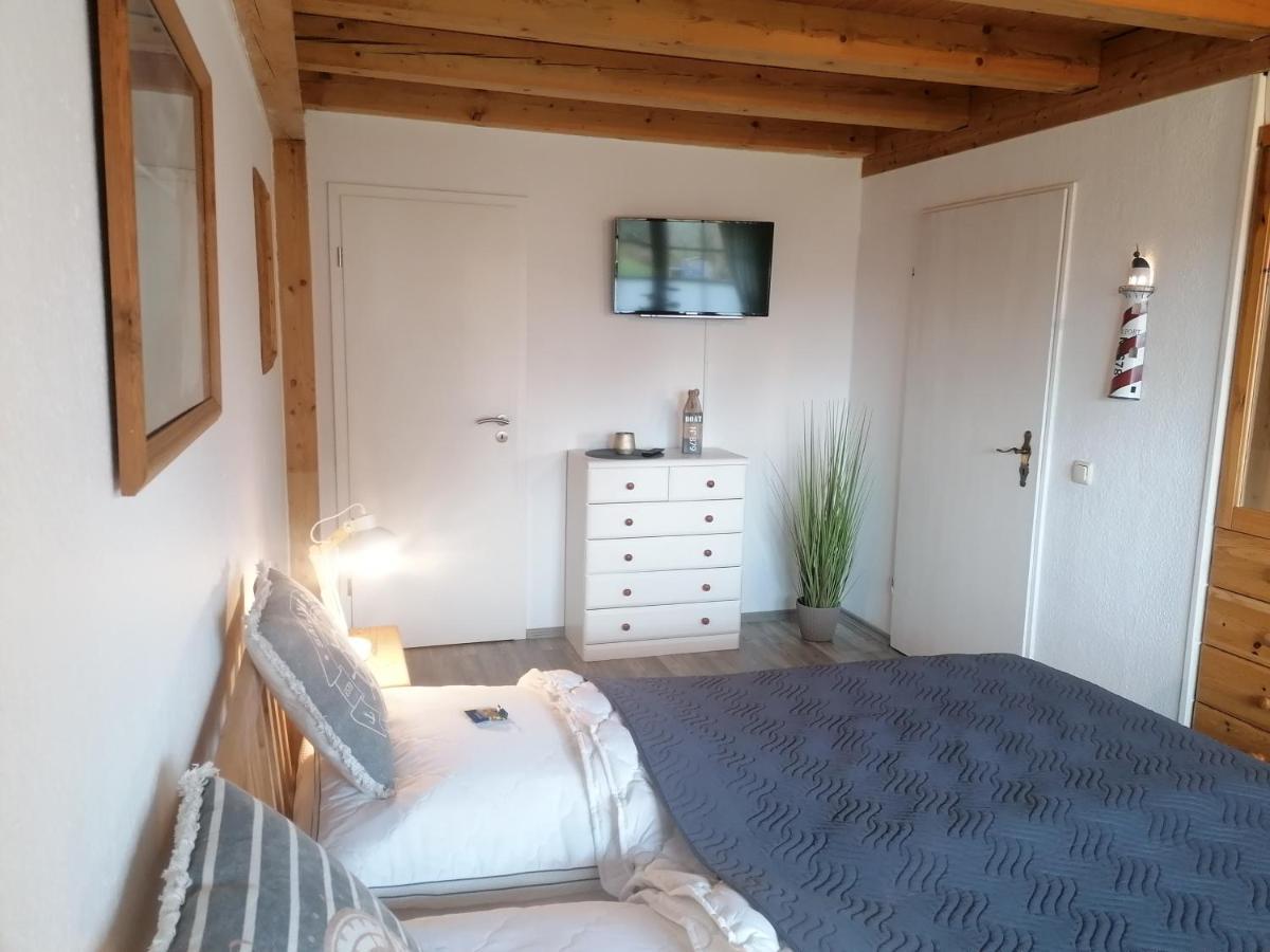 Boddenhus Auf Ruegen - Ferienwohnungen Und Pension Rappin Esterno foto
