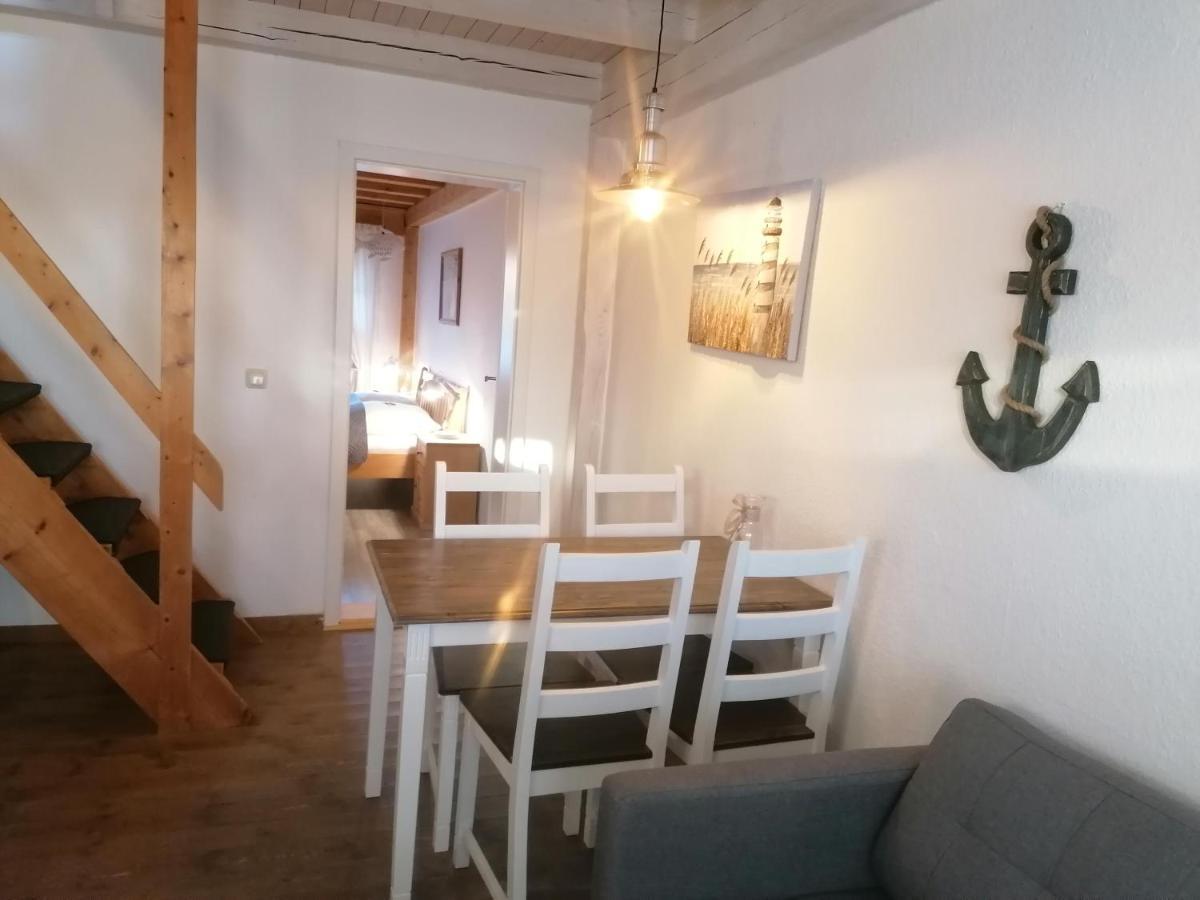 Boddenhus Auf Ruegen - Ferienwohnungen Und Pension Rappin Esterno foto