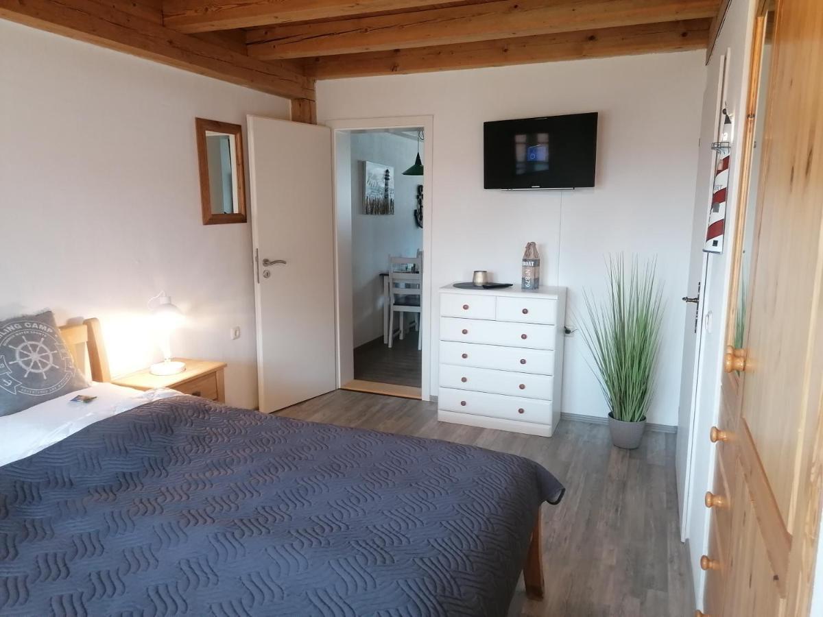 Boddenhus Auf Ruegen - Ferienwohnungen Und Pension Rappin Esterno foto