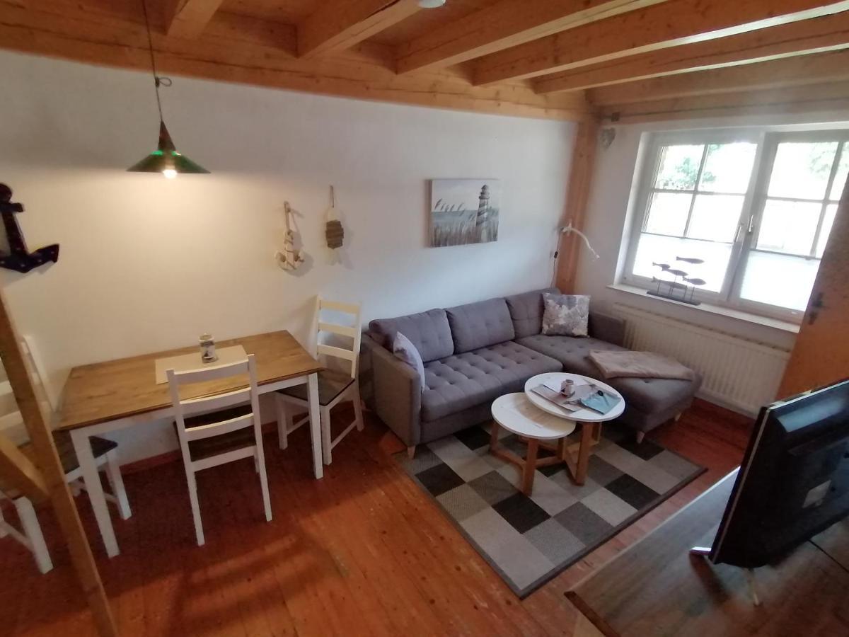 Boddenhus Auf Ruegen - Ferienwohnungen Und Pension Rappin Esterno foto