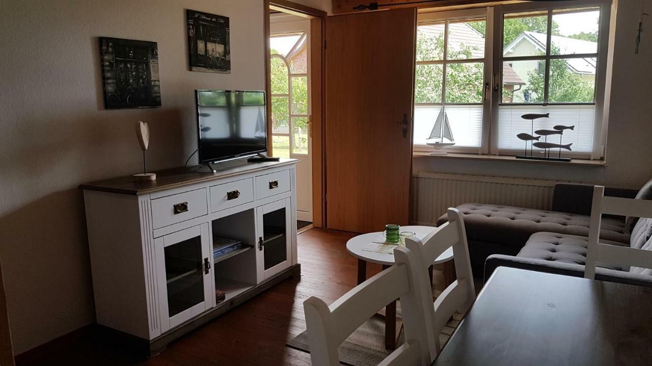 Boddenhus Auf Ruegen - Ferienwohnungen Und Pension Rappin Esterno foto