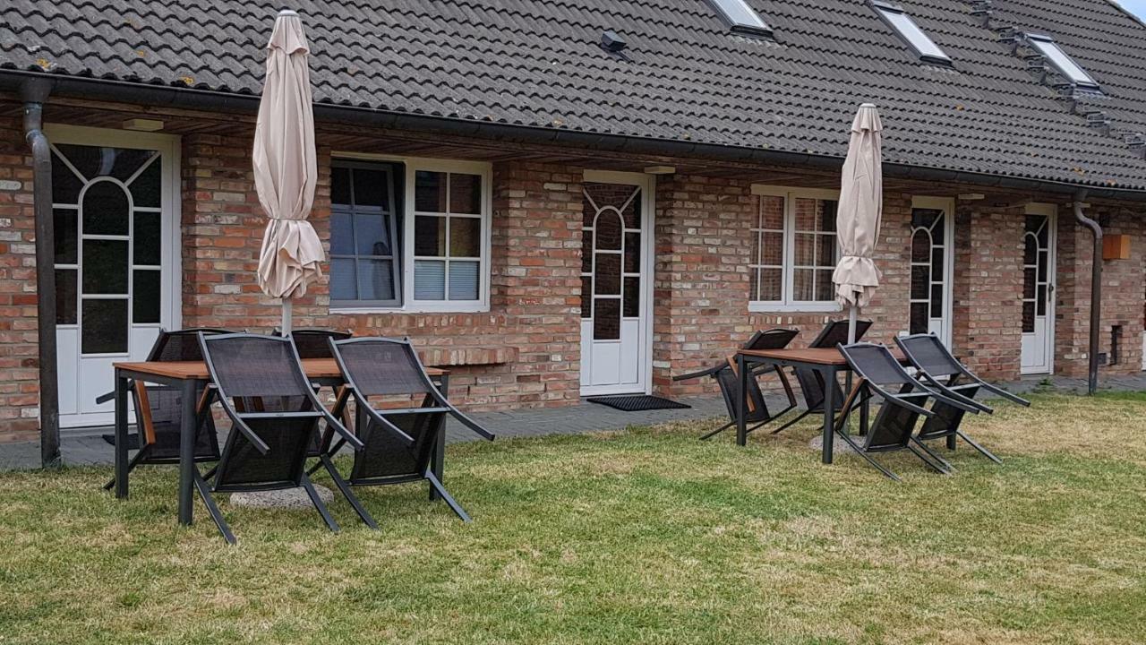 Boddenhus Auf Ruegen - Ferienwohnungen Und Pension Rappin Esterno foto